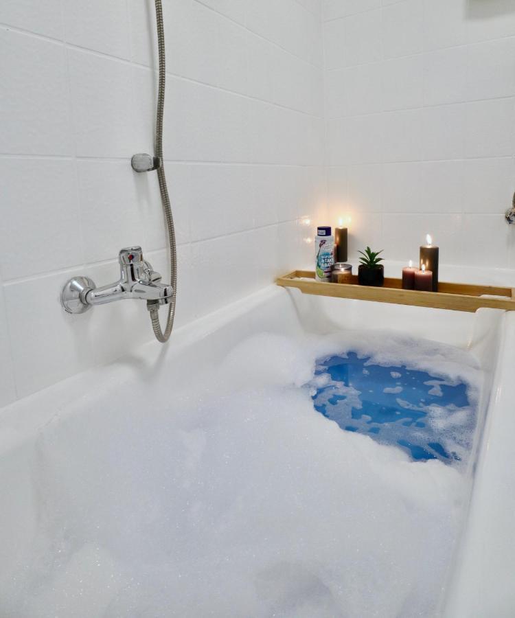 Sapphire Apartment: Free Parking + Netflix + Bathtub เอสเซน ภายนอก รูปภาพ