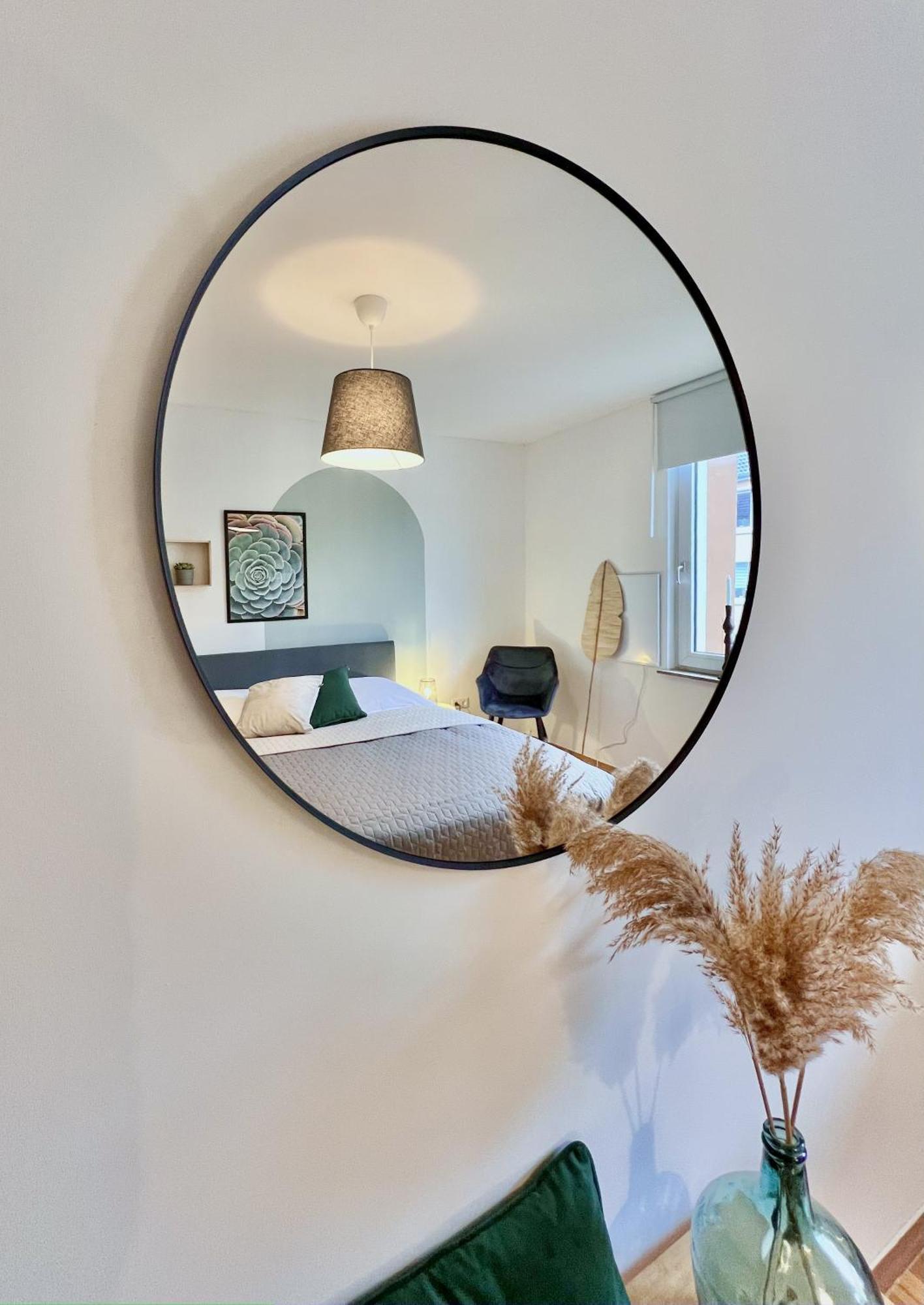 Sapphire Apartment: Free Parking + Netflix + Bathtub เอสเซน ภายนอก รูปภาพ